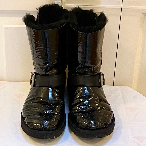 Authentic UGG Blaise mid calf patent leather boots - Picture 2 of 16
